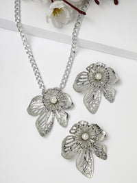 Sparkling Silver-Coloured Flower Pendant And Earrings Set