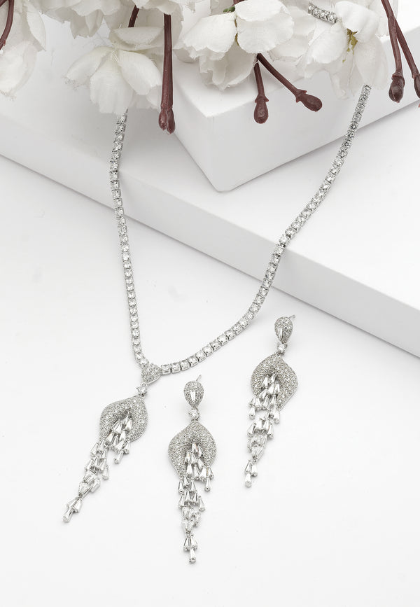 Set di Orecchini e Collana a Chandelier Elegante Diva