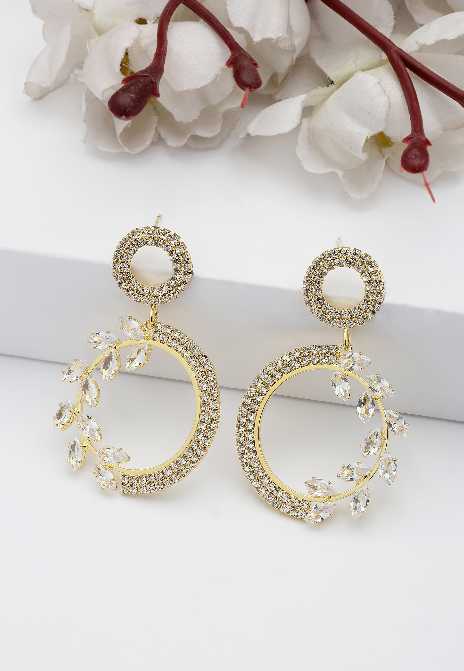 Pendientes Colgantes Elegantes con Acentos Florales