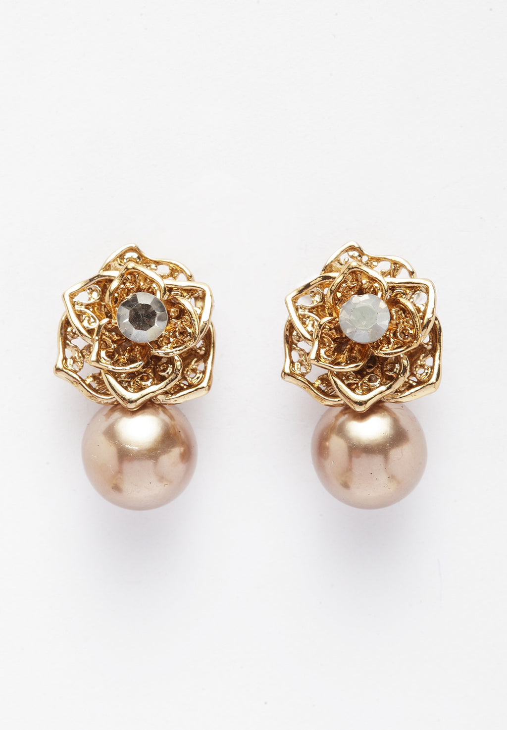 Elegantes aretes de cristal rosa chapados en oro